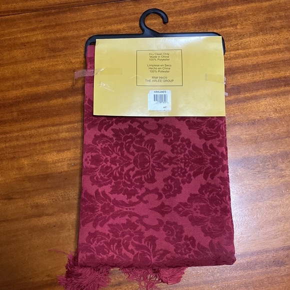 Chenille Jacquard Throw Burgundy Tassels NWT - Picture 2 of 2